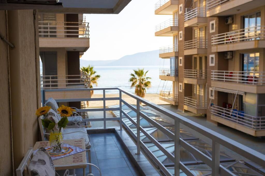 Apartments By The Beach Влёра Экстерьер фото